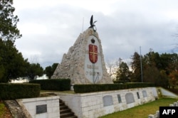 Монумент сербским солдатам и офицерам, погибшим в сражении у горы Цер в 1914 году