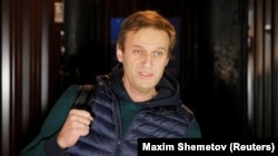 Алексей Навальный на выходе из ИВС 14 октября 2018