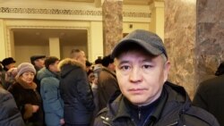 Гражданский активист Мухтар Тайжан на панихиде по политику Серикболсыну Абдильдину. Алматы, 3 января 2020 года.