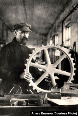 Ёсіф Голубеў, менскі завод Варашылава, 1935 год
