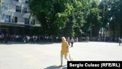 Coada de la secţia de votare de la Liceul „Gheorghe Asachi”. 26 mai 2019