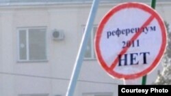 In the minority? A sign in the Kazakh city of Taraz expresses opposition to a referendum extending the president's rule.