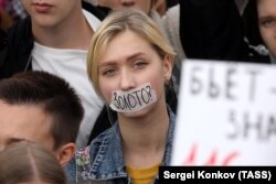 Митинг в поддержку сестер Хачатурян в Санкт-Петербурге