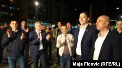 Serbët e Kosovës në Mitrovicën veriore duke festuar fitoren e Listës Serbe