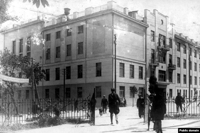 L'edificio del Comitato Centrale del CP(b)B all'angolo di st.  Armata Rossa e Karl Marx.  L'inizio degli anni '30.  Al suo posto c'è l'edificio del Comitato Centrale della BRSM