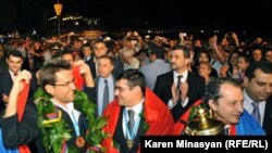 Armenia -- Armenians celebrate the victory of the national men's team in the 2012 Chess Olympiad in Istanbul, Yerevan, 10Sep2012