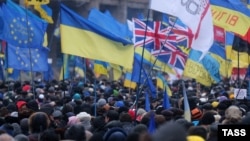 Еуропамен интеграцияны қолдаушылар шеруі. Киев, 8 желтоқсан 2013 жыл.
