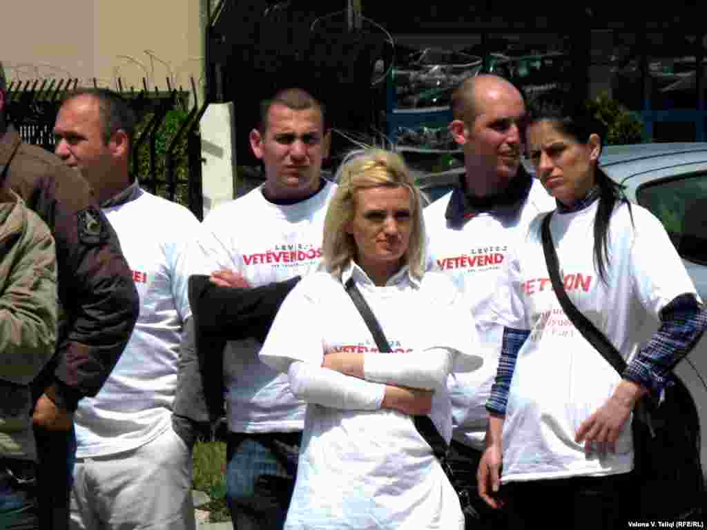 Protest zbog posete Borka Stefanovića Kosovu, Priština, 12. maj 2011 - Pristalice Samoopredeljenja na protestu