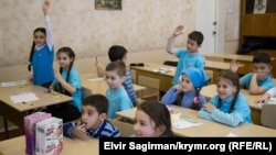 Крымскотатарские дети в школе. Иллюстрационное фото
