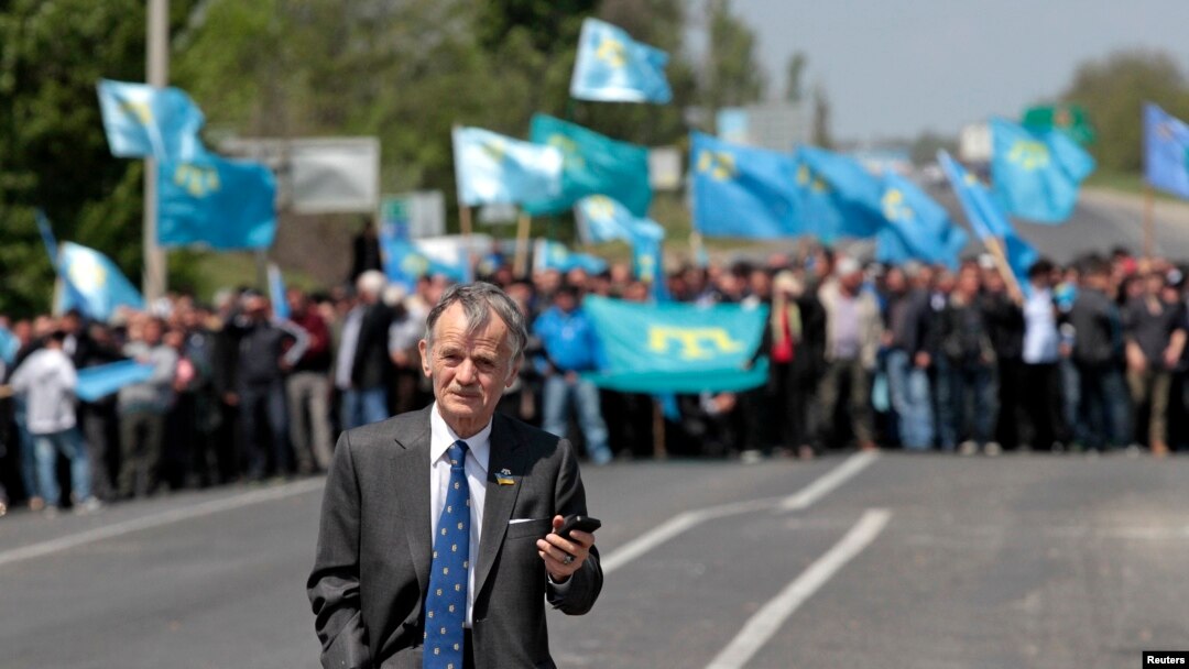 Crimean Tatar leader Mustafa Dzhemilev was stopped at a checkpoint in Kherson when he attempted to enter Crimea in May 2014.