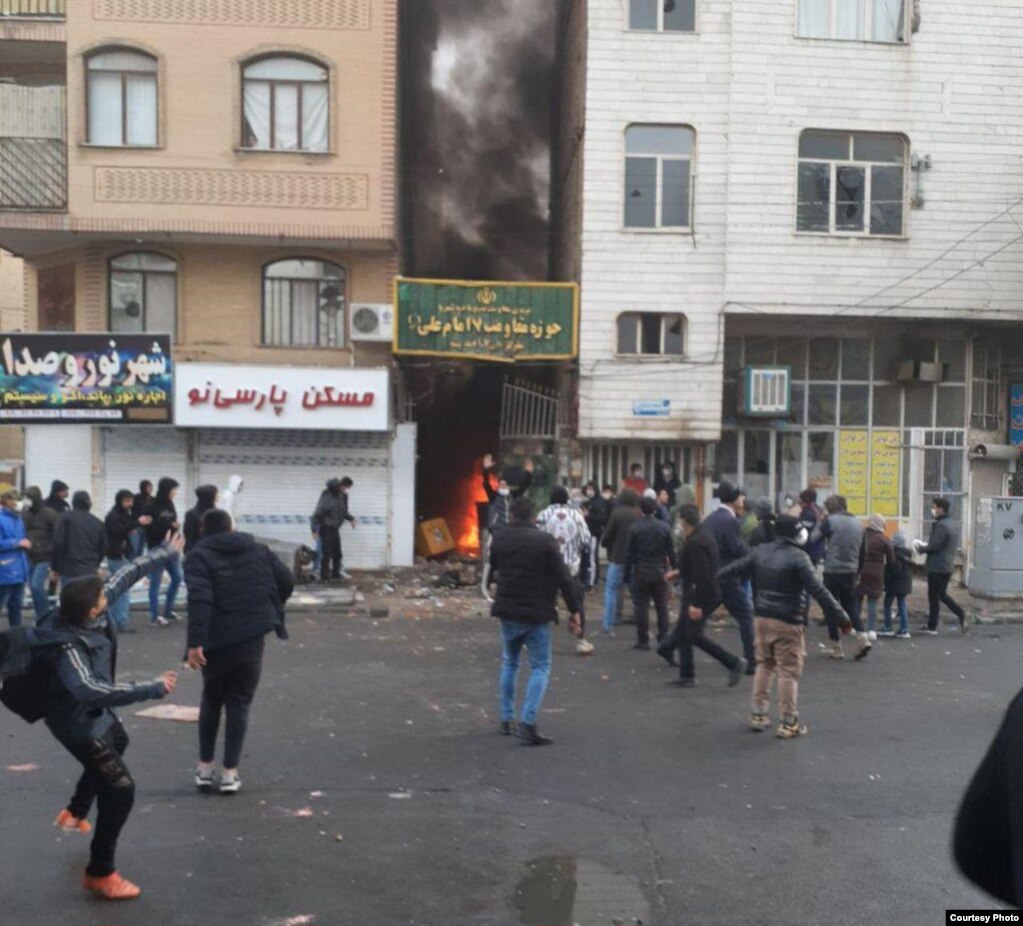 حمله به یک پایگاه بسیج در تهران