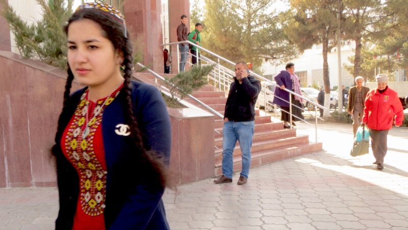 Türkmenistanda aýal-gyzlary ‘millileşdirmek’ ugrunda täze gadagançylyklar girizildi