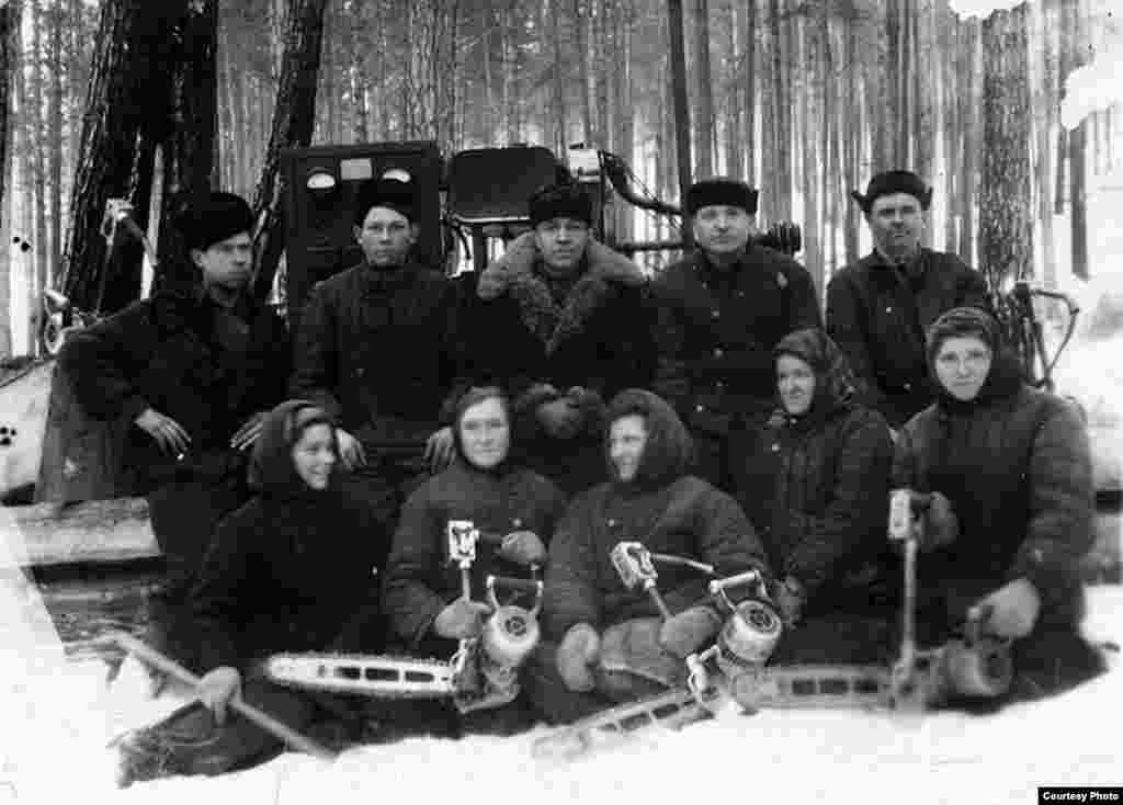Moldoveni deportați de sovietici în 1941 - Din albumul Elenei Șișcan