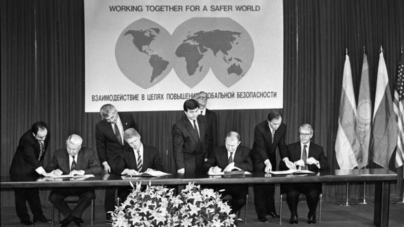 Historiku i Rusisë shtyn Ukrainën të këmbëngulë në garanci për sigurinë