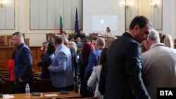 Групата на ИТН напусна пленарната зала след декларация, прочетена от трибуната от Ивайло Вълчев