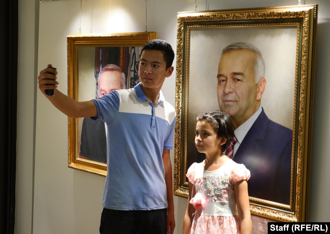 Dying Art: Uzbekistan's Late President Lionized On Canvas