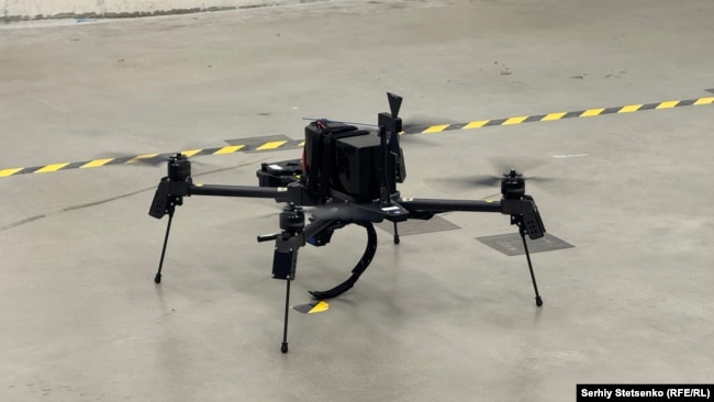 У Frontline Robotics кажуть, що «Лінза» може також скидати вибухівку на ціль