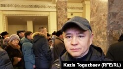 Kazakhstan - Civil activist Mukhtar Taizhan at a funeral for politician Serikbolsyn Abdildin. Almaty, 03Jan2020.