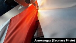 Так шыюць сьцягі. Ілюстрацыйнае фота