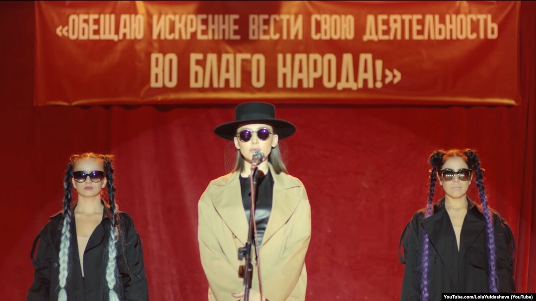 Скриншот видеоклипа певицы из Узбекистана Лолы Юлдашевой.