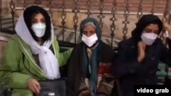 Narges Mohammadi (right) joins Behnam Mahjoubi's mother (center) and others protesting in front of the hospital in Tehran where he died.