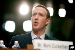 În trecut, Mark Zuckerberg (patronul Facebook) a trebuit să dea explicații pentru rolul platformei sale în manipularea alegătorilor americani. Acum, el promite să scape de fact-checking și schimbă conducerea firmei în favoarea unor persoane mai acceptabile pentru Trump.