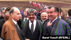 Tajik President Emomali Rahmon (right) and Prince Karim Aga Khan IV (left), launch the construction of a new bridge between Tajikistan and Afghanistan late last year. (file photo)