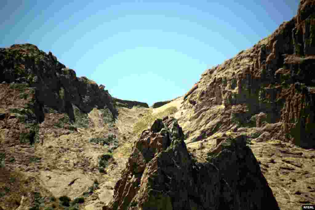 Əlincə qalası və Nəiminin məzarı #22