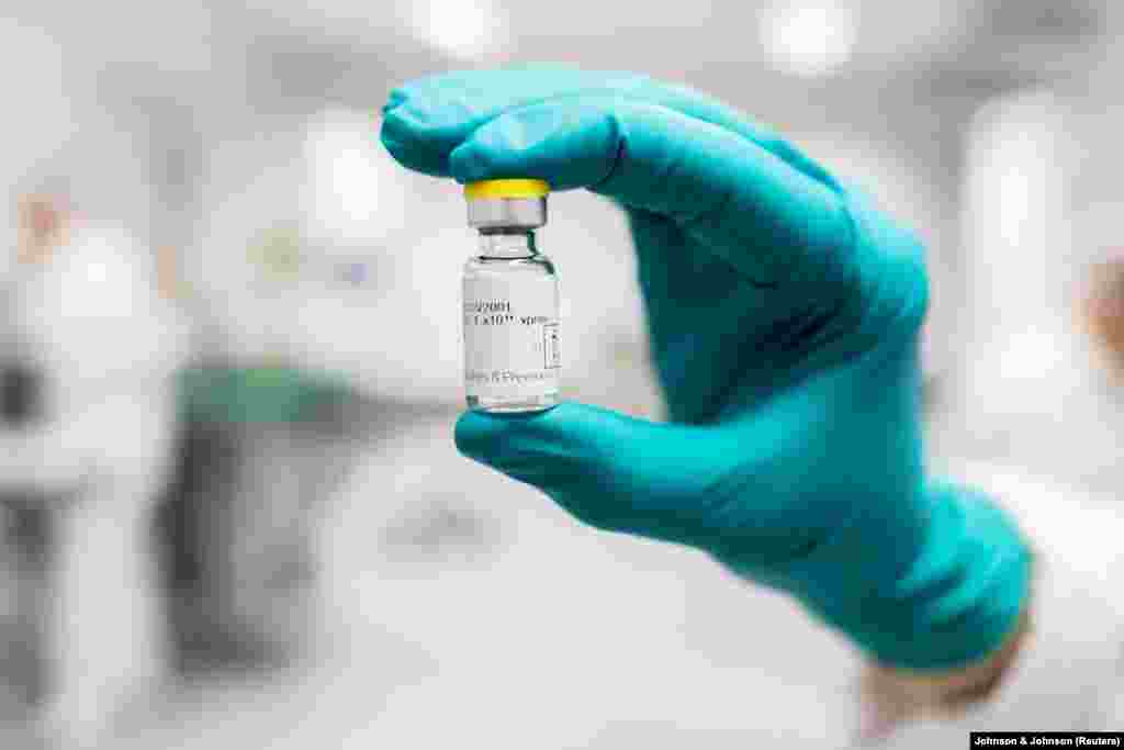 ЕУ - Џонсон и Џонсон соопшти дека ќе ја одложи испораката на вакцините против ковид-19 во Европа. Според соопштението, компанијата ги разгледува случаите на исклучително ретки згрутчување на крвта кај луѓето откако ја примиле вакцината.