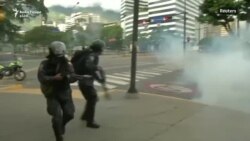 Policia e Venezuelës hedh gaz lotsjellës në protestat kundër qeverisë