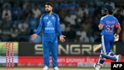 راشدخان له فیلډینګه ناخوښه دی - لومړۍ لوبه د هند او افغانستان تر منځ 