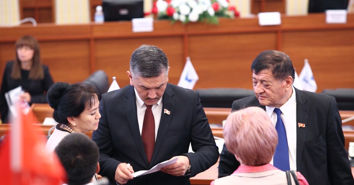Свингеры порно видео онлайн без регистрации Әдемі жалаңаш плейбой