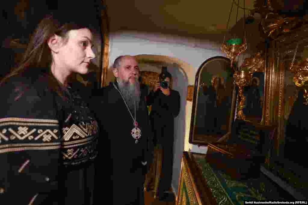 Предстоятель Православної церкви України, митрополит Київський і всієї України Епіфаній та міністерка культури Тетяна Бережна під час відкриття Дальніх печер Національного заповідника «Києво-Печерська лавра» для паломників та відвідувачів. Київ, 14 липня 2026 року