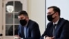 Leonid Volkov (s), consilierul liderului opoziției ruse, Alexei Navalnîi, și directorul Fundației Anti-Corrupție, Ivan Jdanov (d), la întâlnirea cu mai mulți miniștri de externe din EU. 