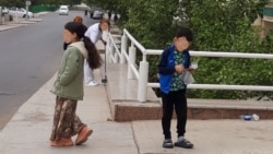 Diňle: Aşgabatda gyşky dynç alşynda sadaka soraýan çagalar göz-görtele köpeldi