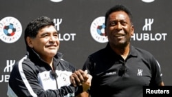 Dünya futbol ulduzları Diego Maradona və Pele Avropa Çempionatında (Fransa)