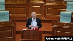 Kryetari i PDK-së, Bedri Hamza, në sallën plenare të Kuvendit të Kosovës. 