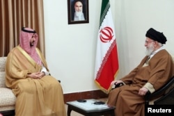 Верховный руководитель Ирана, великий аятолла Али Хаменеи и министр обороны Саудовской Аравии принц Халид бин Салман в Тегеране. 17 апреля 2025 года