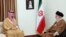 علی خامنه‌ای (راست) رهبر جمهوری اسلامی در دیدار با خالد بن سلمان، وزیر دفاع عربستان