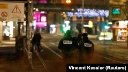 Страсбургтегі атыс болған жерді күзетіп тұрған полицейлер. Страсбург, 11 желтоқсан 2018 жыл