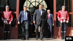 Бойко Борисов на излизане от сградата на президентството, последвала заседанието на Съвета по сигурността за инвазията на Турция в Сирия