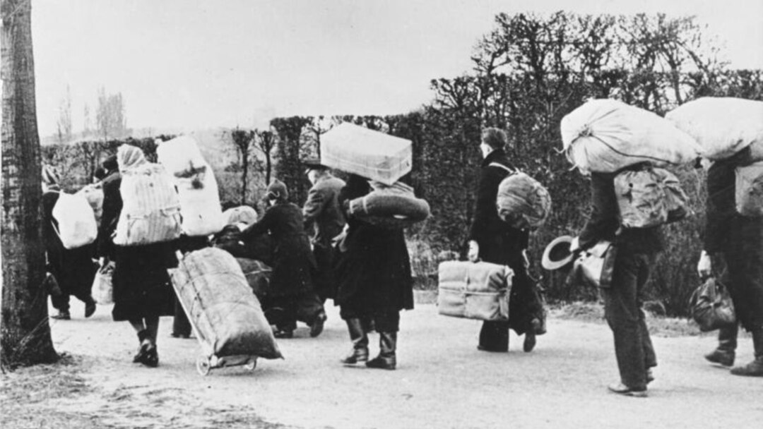 Лақап аты бойынша жалаңаш жігіттің терісі Жалаңаш феминистер фотосуреттерді кастрациялайды