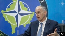 Adjunctul secretarului general al NATO, Mircea Geoană: „Ceea ce vreau să spun și să reconfirm este că nu avem nicio informație la NATO că am fi asistat la atacuri deliberate împotriva teritoriului NATO și că suntem în contact permanent cu aliatul nostru român.”