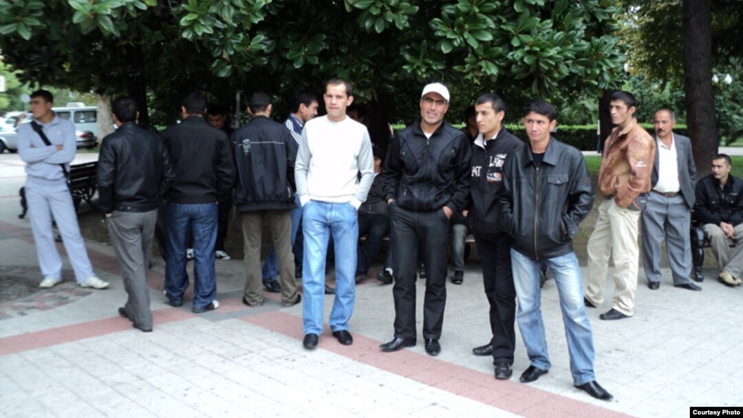 The thousands of Uzbek migrants working in Russia will now be forced to use more expensive services to send money home.