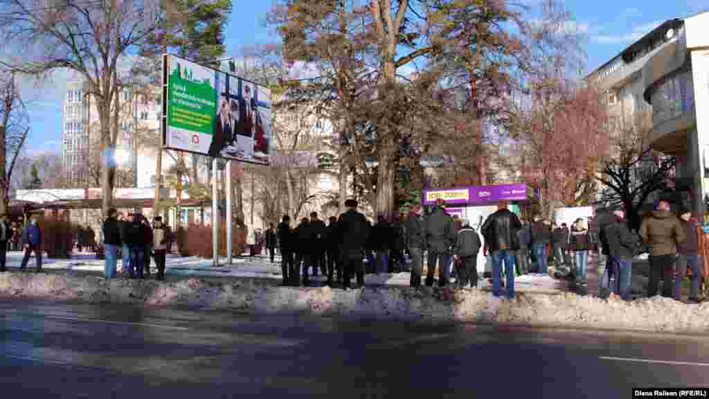 Unul din locurile în care s-au adunat susţinătorii majorităţii parlamentare e cinematograful Gaudeamus.