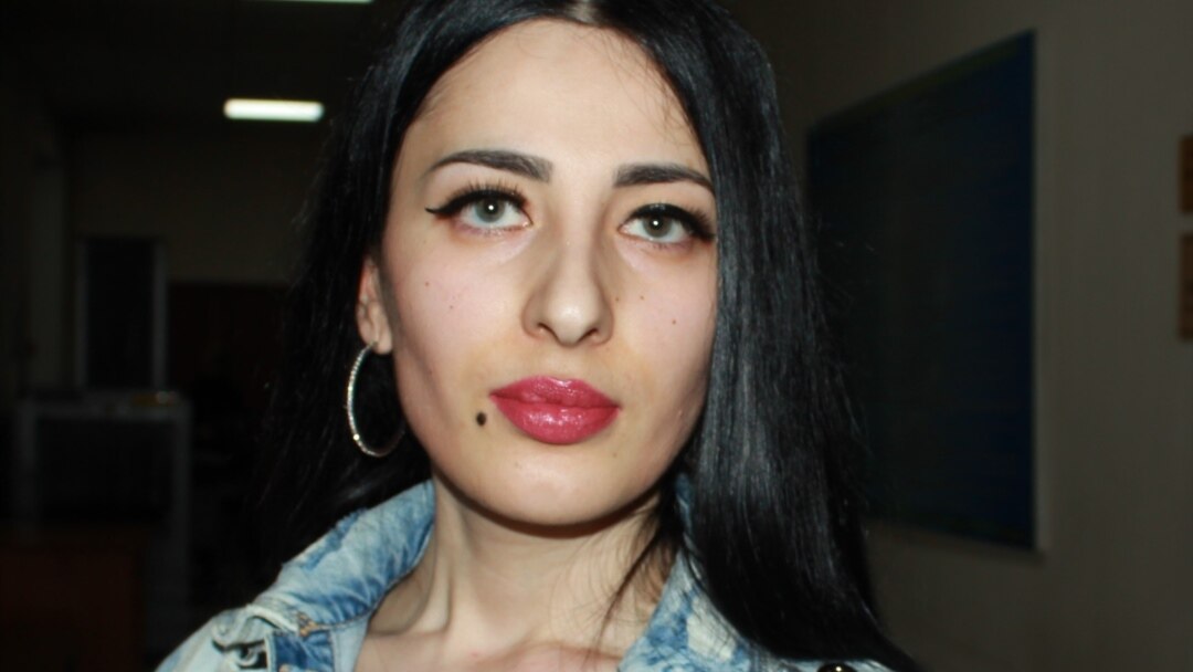 Агрессивті жыныстық қатынасқа назар аударыңыз Ескі сүйкімді жігіт трафиктенеді