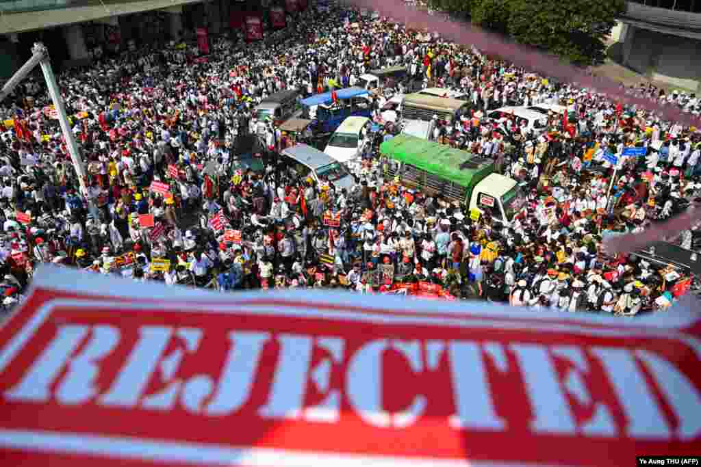 Protesters take part in a demonstration against the military coup in Yangon on February 22, 2021. (Photo by Ye Aung THU / AFP)
