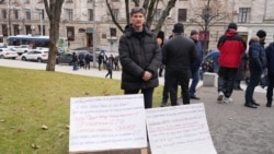 Unul dintre fermierii care a ieșit la protest în fața Guvernului.