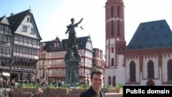 محمد مصطفایی، وکیل دادگستری، در جریان سفر به آلمان.