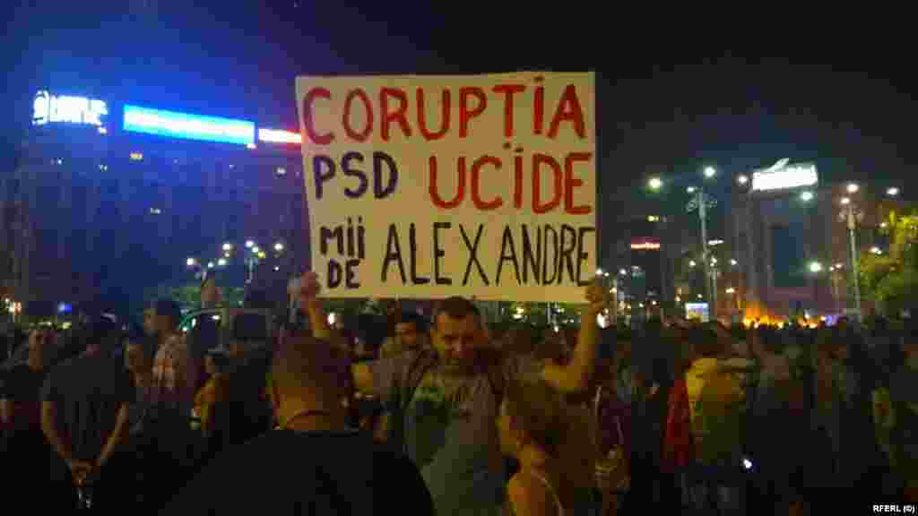 Drama Alexandrei și eșecul autorităților în salvarea Luizei, a tinerilor de la Colectiv, drama din Munții Apuseni au fost nu doar pe pancartele din Piața Victoriei. Au devenit exemple pentru trauma pe care România o trăiește - &bdquo;Corupția ucide&rdquo;